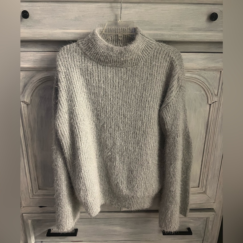 Boutique Vestique Grey Chunky Knit Fuzzy Mock Turtleneck‎ Sweater - Picture 2 of 6